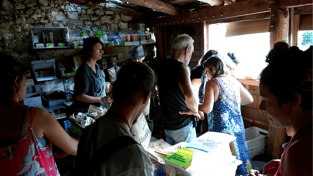 Permaculture en action au sein de l’épicerie